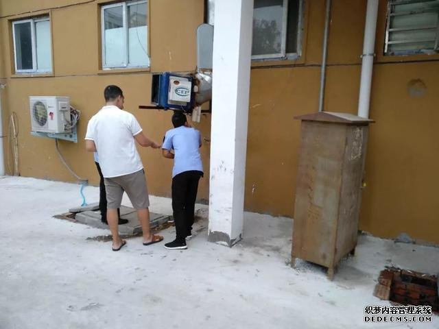 石龍區食藥監局開展油煙污染排查整治工作