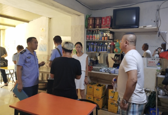 通化市東昌區團結街力推餐飲業油煙整治專項行動