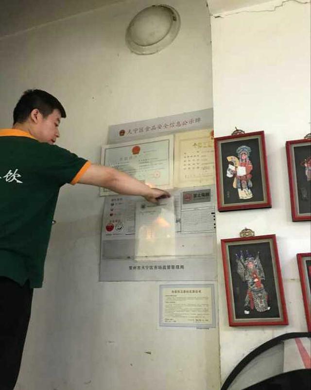 九洲新世界社區開展餐飲單位油煙凈化裝置排查整治工作
