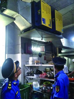 青云譜區執法局開展餐飲業油煙專項排查治理行動