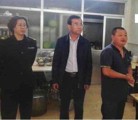 朔州市食藥局局長帶隊檢查餐飲單位油煙凈化治理情況