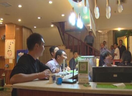 睢縣開展餐飲經營場所油煙治理突擊夜查活動
