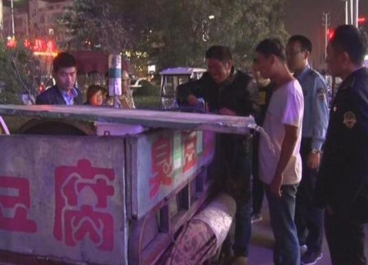 睢縣開展餐飲經營場所油煙治理突擊夜查活動