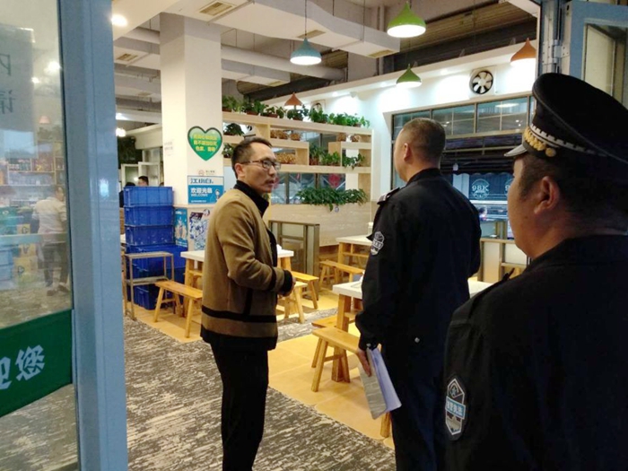 綿陽高新區普明城管積極開展餐飲油煙治理“回頭看”