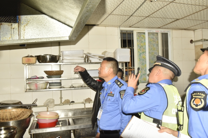 綿陽市經開區多部門部門聯動共治餐飲油煙