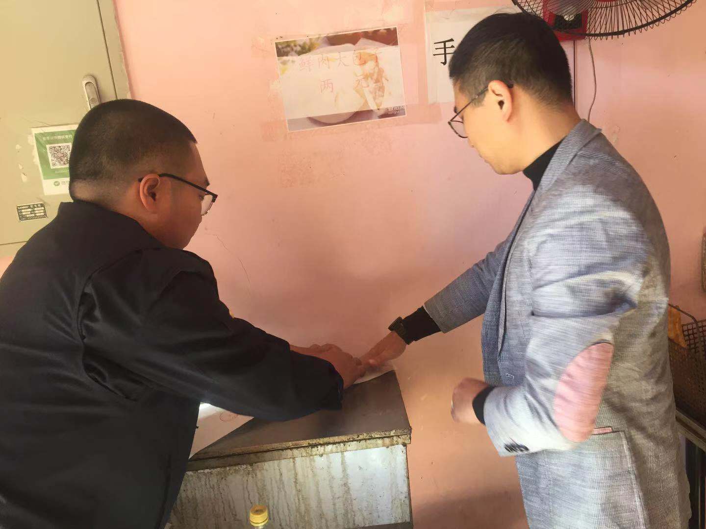 路南執法大隊開展餐飲業油煙治理行動
