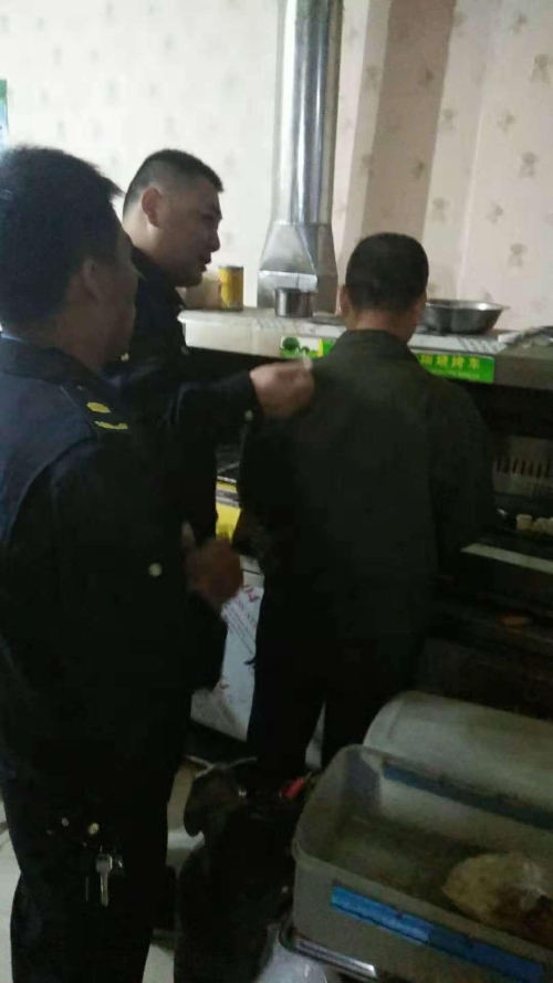 任城區濟陽大隊開展餐飲行業油煙污染專項整治行動