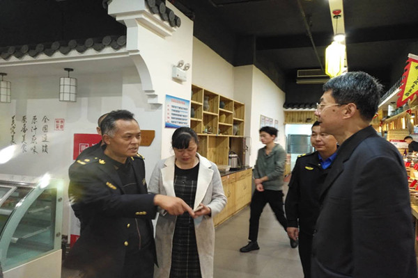 安徽省環保督查組對岳西縣餐飲油煙污染治理進行“回頭看”