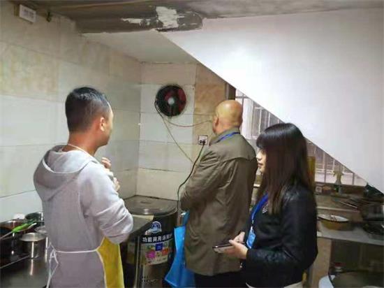 永昌路社區開展餐飲油煙治理專項整治活動