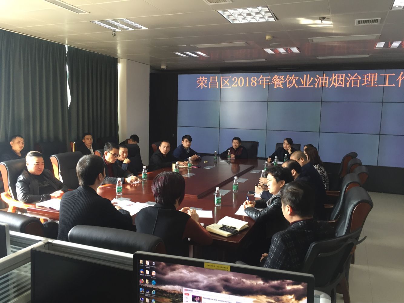 榮昌區環保局召開餐飲企業安裝油煙凈化裝置推進會