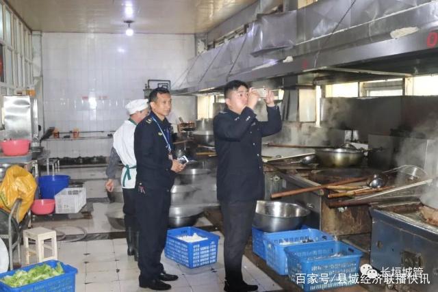 新鄉市平原示范區互查組來長垣縣督察餐飲業油煙治理工作