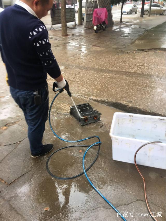 江夏城管全面開展油煙噪聲整治行動