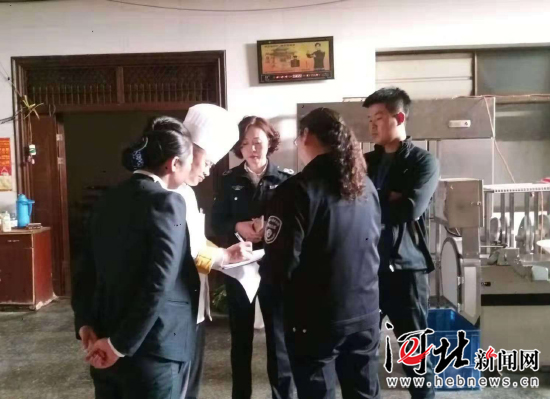 魏縣組建“巾幗”中隊治理餐飲油煙