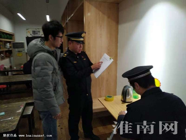 淮南經開區城管整治油煙“零容忍”