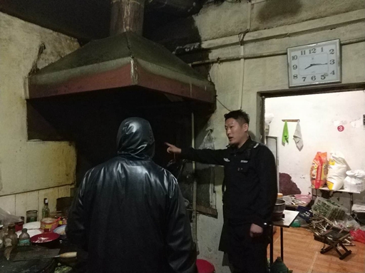 泗水縣城管局開展餐飲商戶油煙凈化器使用及清洗的專項治理工作