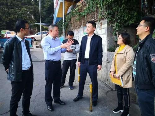 攀枝花市東區政法委書記督導檢查棗子坪、東風螺絲嘴餐飲油煙清理整治情況