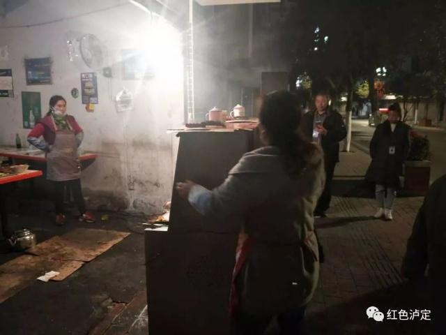 瀘定縣城市綜合執法局開出2019年油煙整治行動首張罰單
