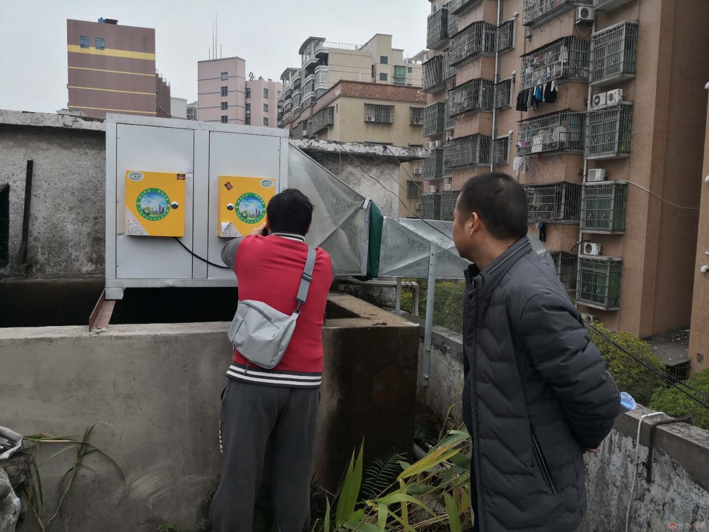佛岡縣食藥監局聯合多部門開展餐飲油煙治理專項整治行動