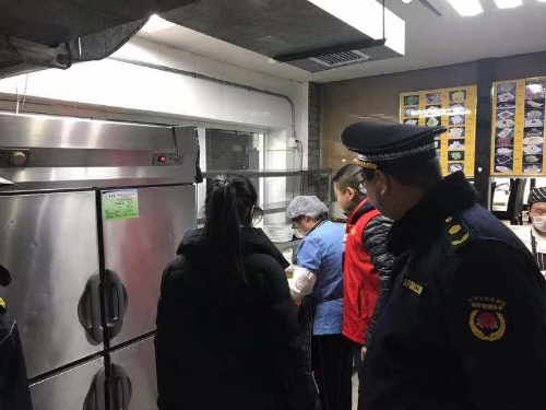 濟寧市任城區古槐執法大隊聯合街道環保站開展餐飲油煙整治