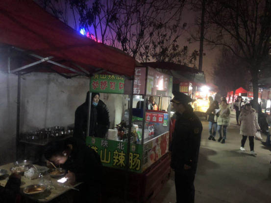 西咸新區灃西新城綜合行政執法局開展餐飲攤點油煙專項整治工作