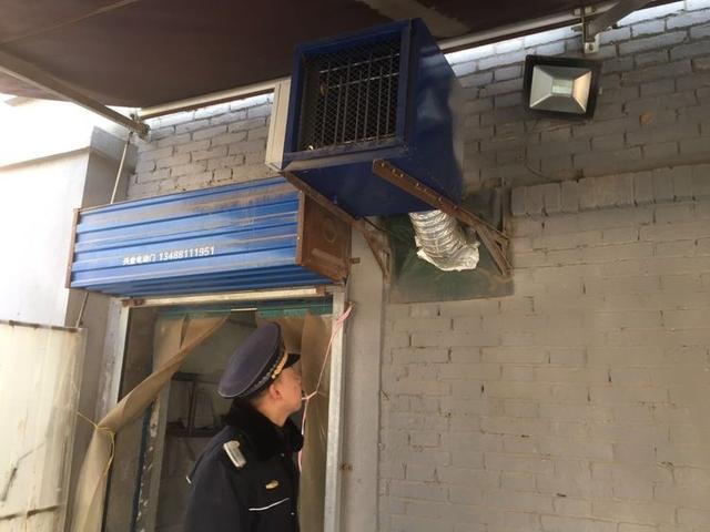 西安城管港務分局推進餐飲單位油煙治理專項整治工作