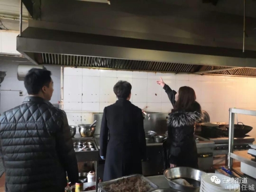 大石橋社區開展餐飲門店油煙凈化器安裝、保養維護情況排查