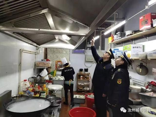 汝州市城市管理局風穴路中隊開展油煙凈化設施全面排查