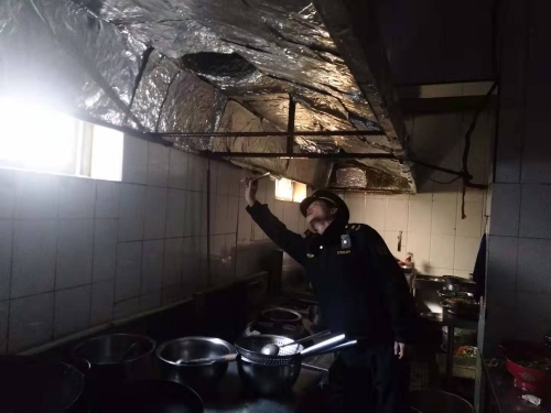 仙營大隊開展轄區餐飲行業油煙污染專項整治行動