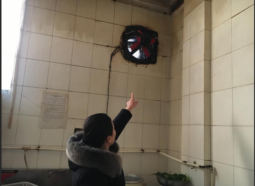 春晴路社區開展餐飲業油煙專項排查整治行動
