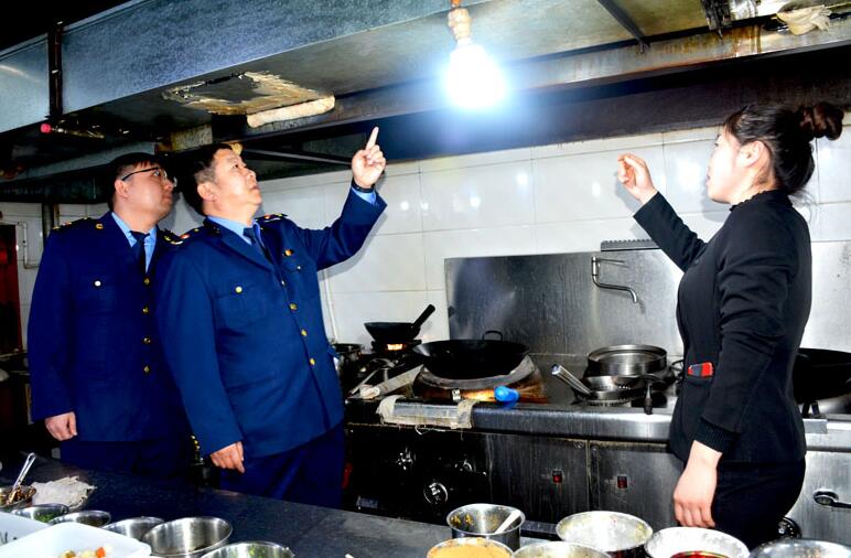 神木市多部門聯合開展為期2個月的油煙專項整治行動