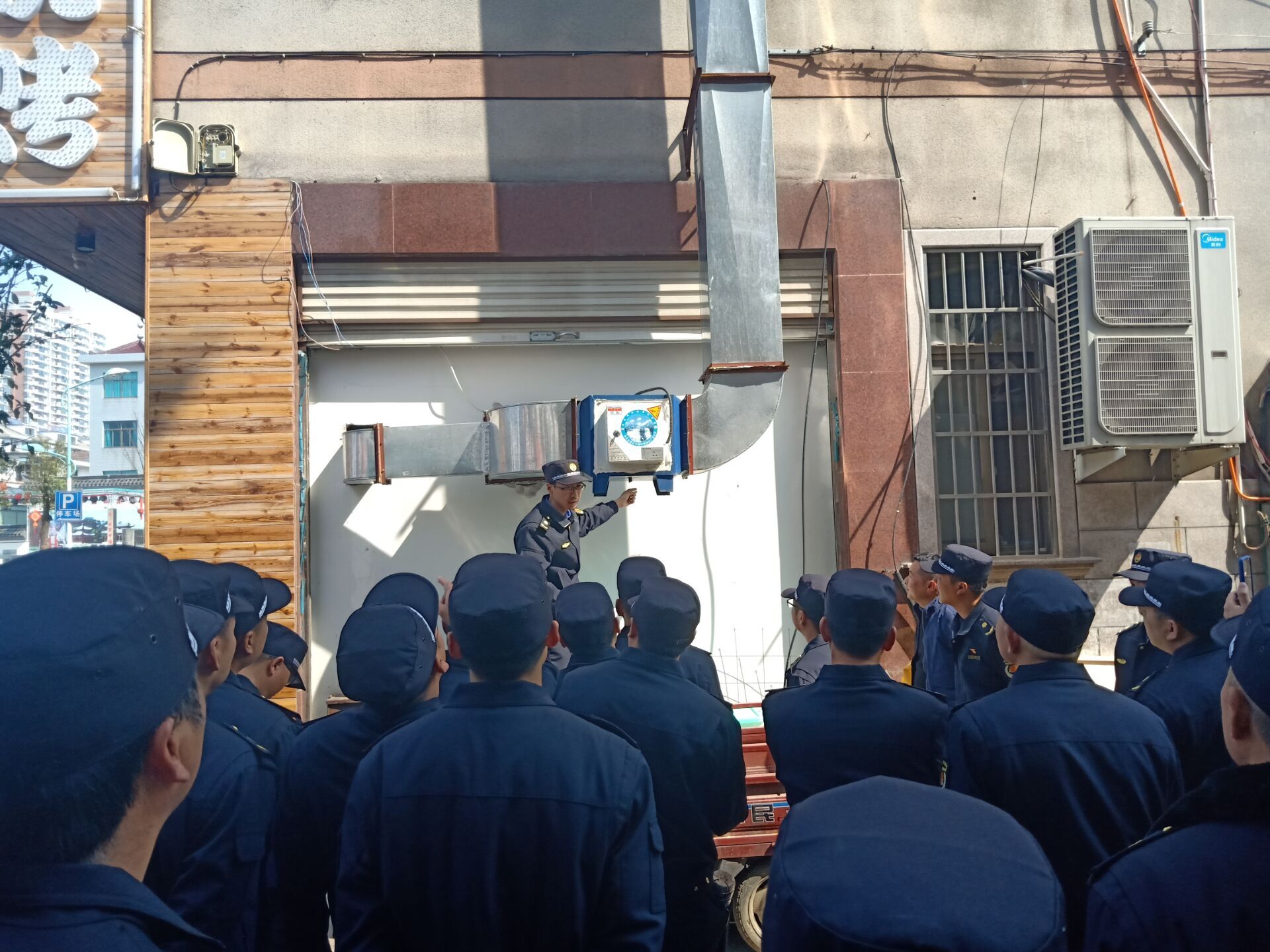 東陽市綜合行政執法局組織執法隊員開展現場培訓