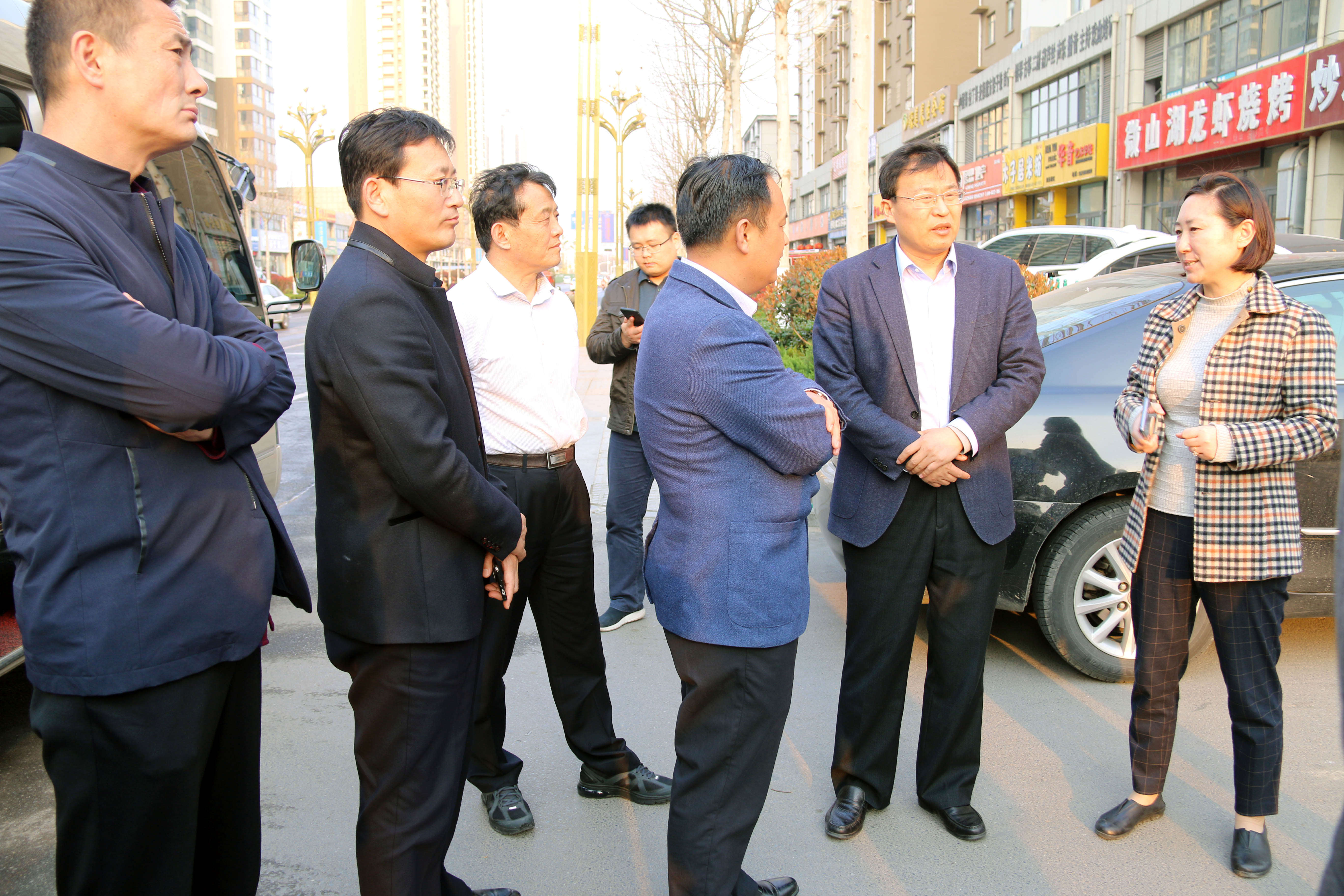 臨沂市城管局局長徐立娟帶隊到河東區督導檢查餐飲業油煙治理工作