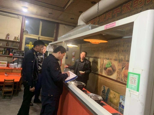 安居執法大隊開展夜間餐飲業油煙專項整治行動