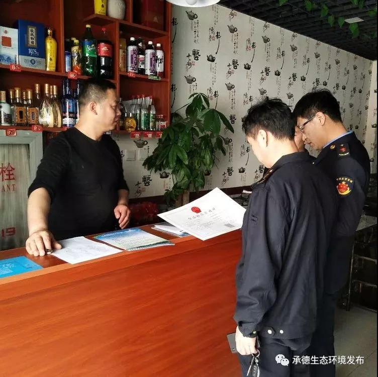 承德市雙灤區多部門聯合開展餐飲油煙專項治理宣傳活動