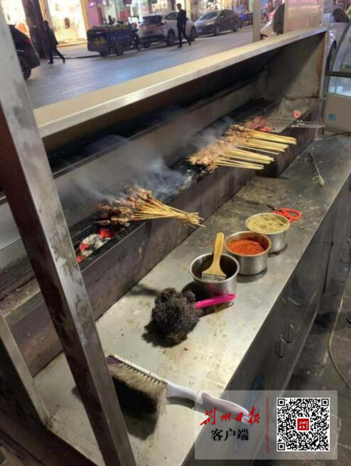 荊州區城市管理執法局持續開展油煙污染整治行動