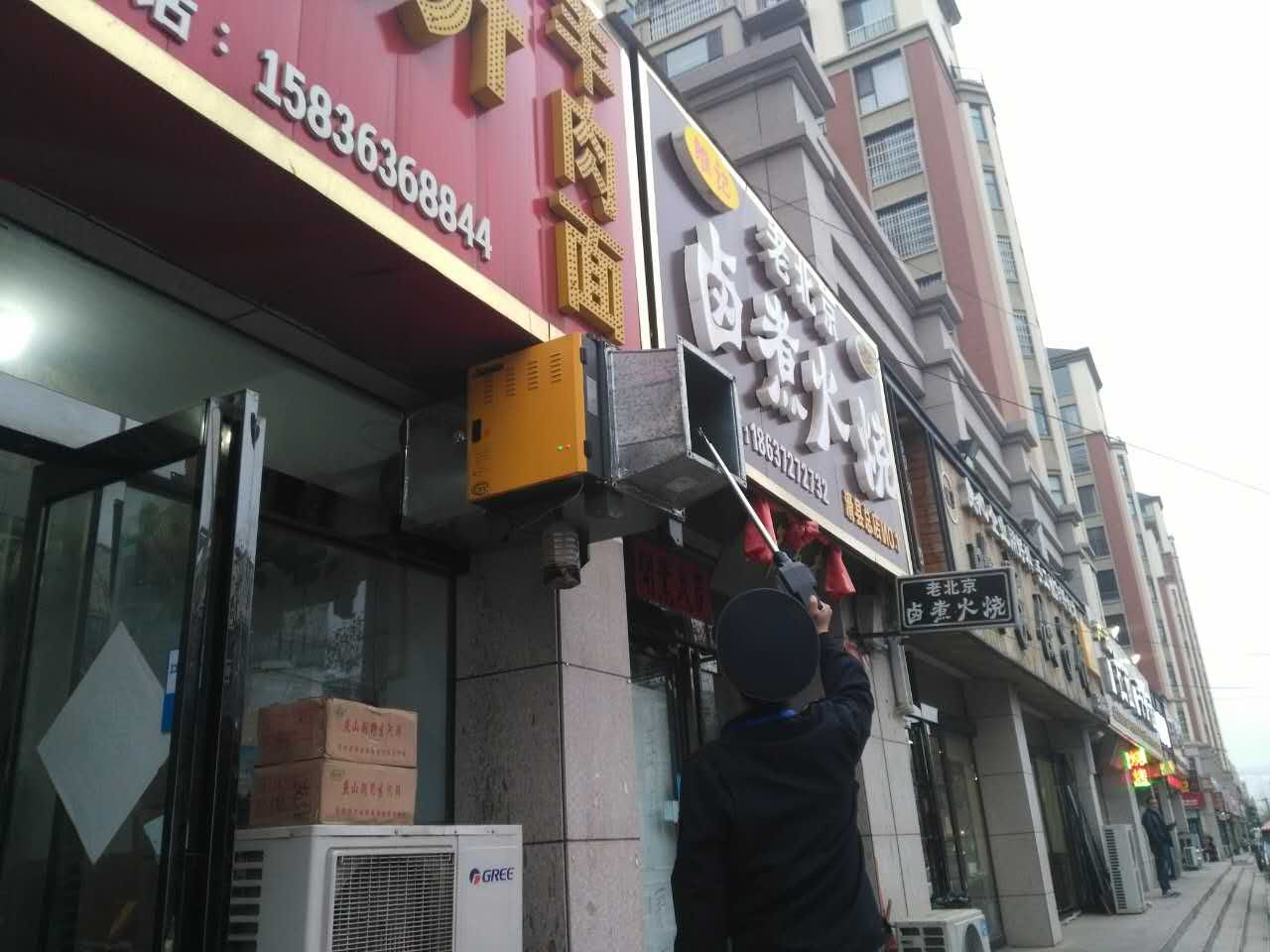 滑縣城市管理局開展餐飲油煙污染整治專項行動