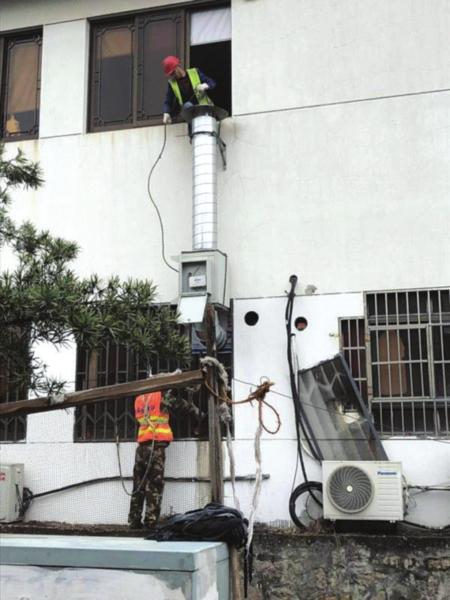 姑蘇區平江街道拆除沿臨頓河油煙管道及油煙凈化裝置