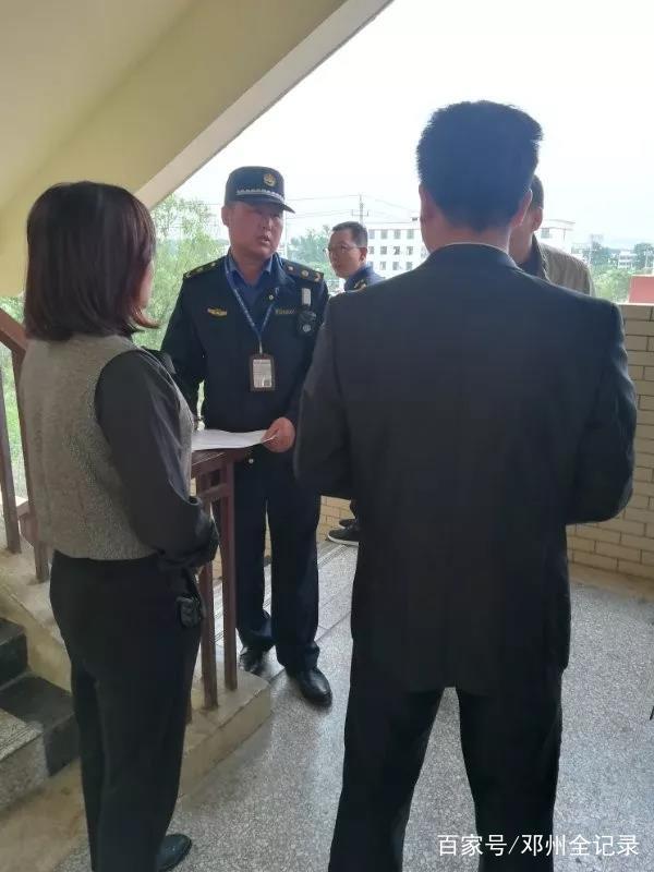 鄧州城管監察大隊開展城區學校食堂餐飲油煙整治工作