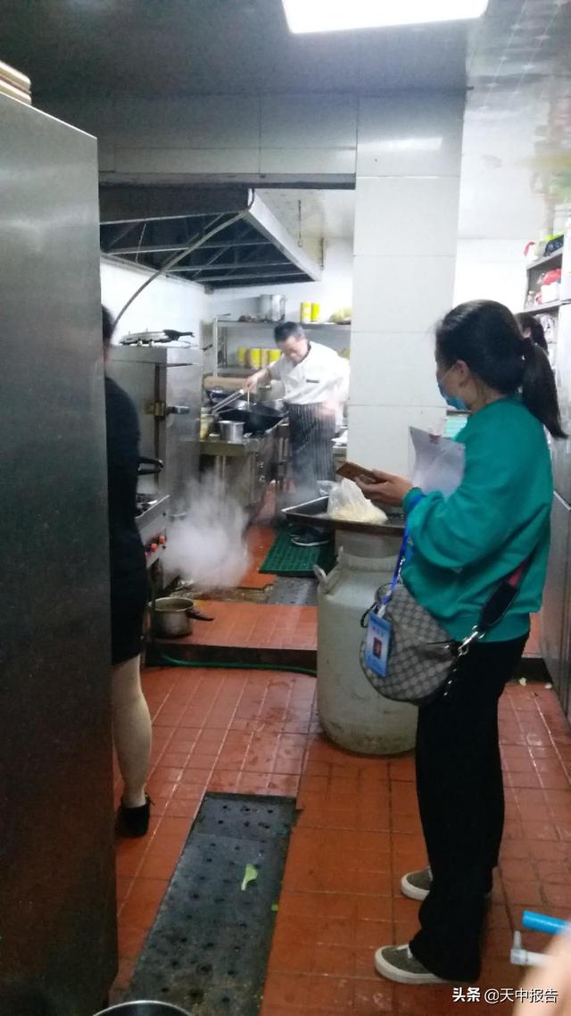 雪松街道開展油煙凈化設備及燃煤灶集中排查整治行動