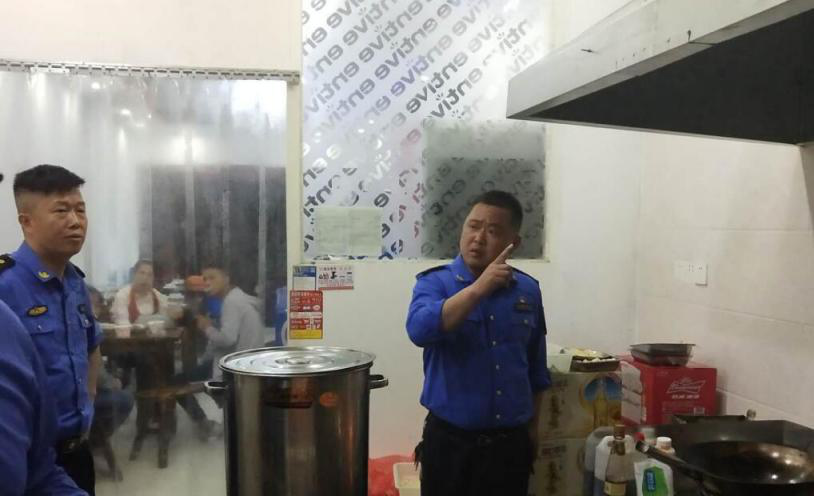 貴溪市城管局大力開展城區油煙污染專項治理行動