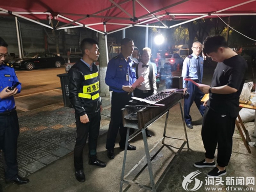 洞頭區多部門聯合開展露天燒烤亂象整治規范專項行動