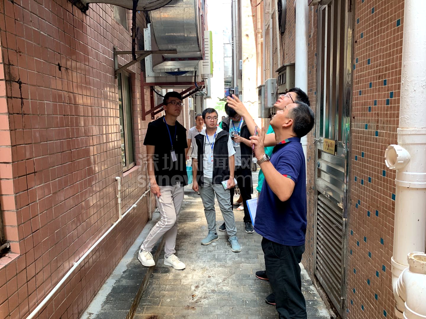 鳳凰街道多部門聯合開展餐飲場所檢查行動