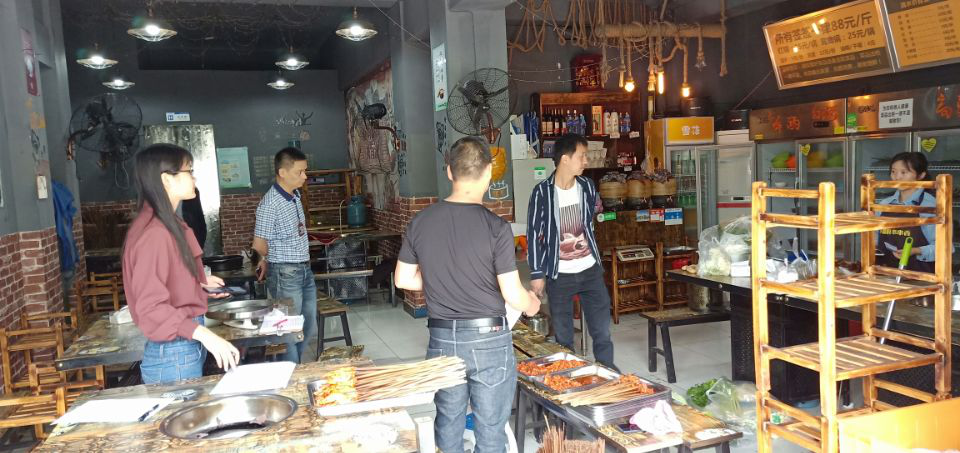 保水村聯合多部門開展餐飲企業環境綜合整治