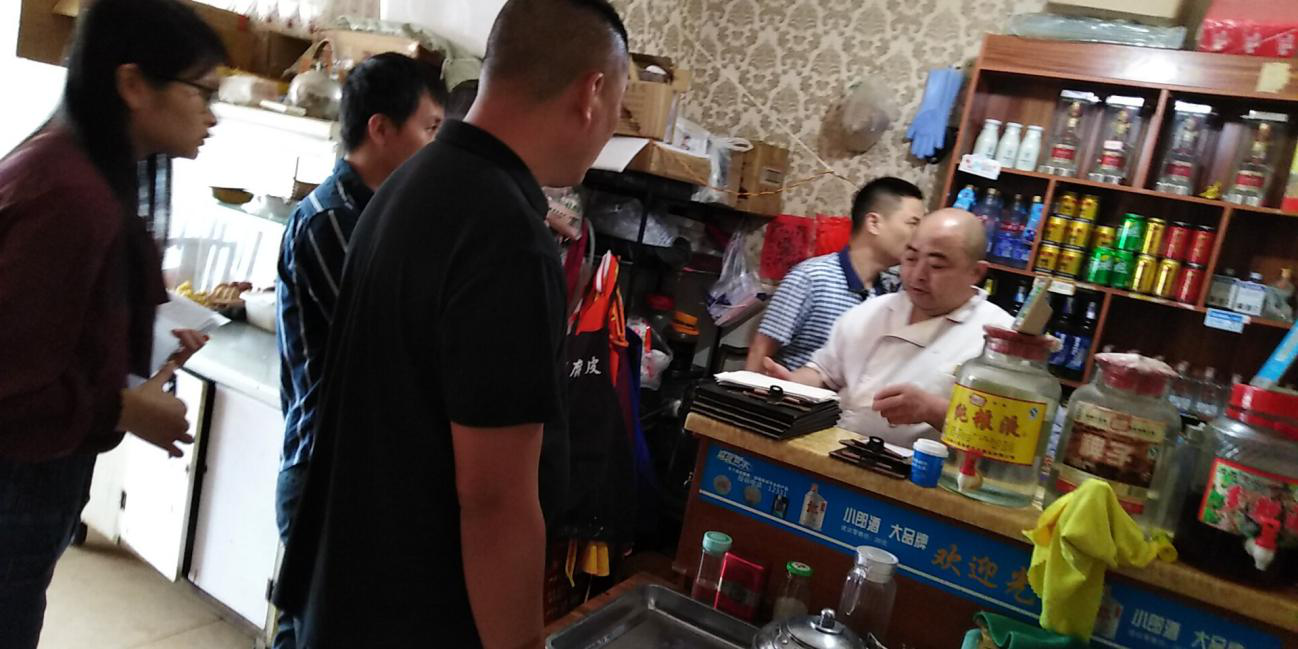 保水村聯合多部門開展餐飲企業環境綜合整治