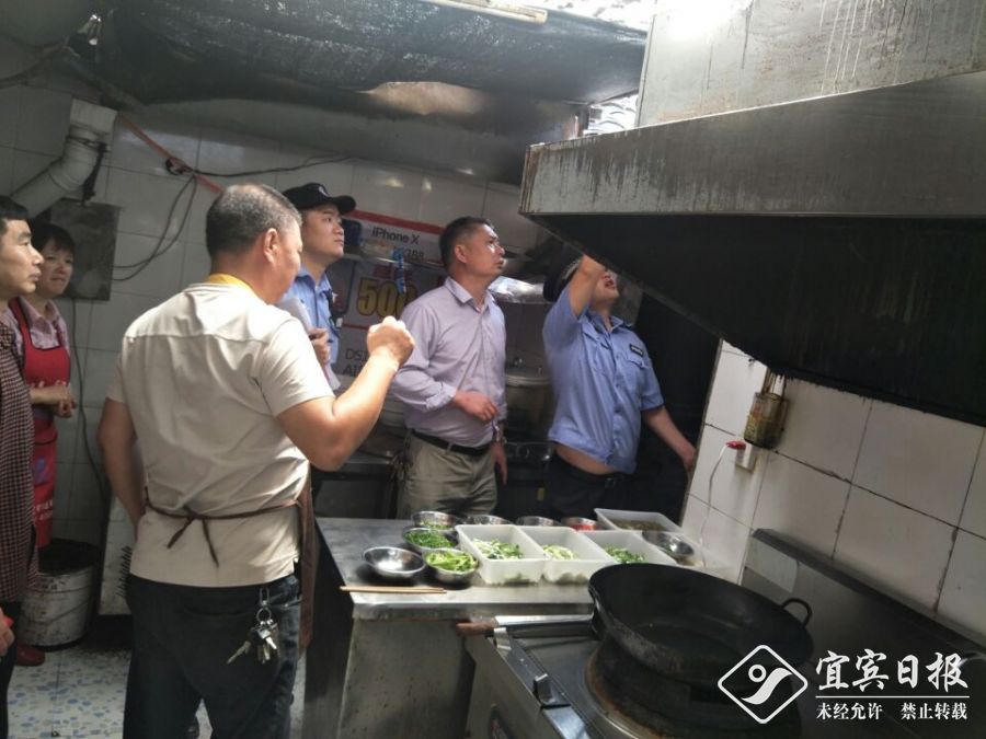 南溪區開展餐飲油煙專項整治行動