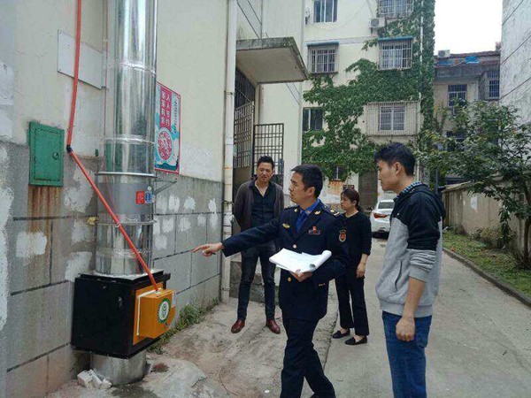 宣城市綜合執法局城西大隊開展餐飲油煙污染治理工作