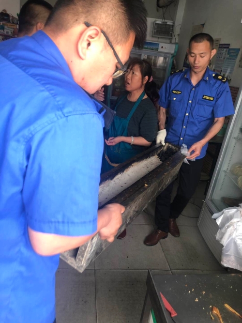 任城區南張執法大隊開展餐飲油煙污染整治行動