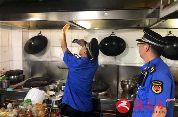 駐馬店市開發區開展小型餐館油煙排放專項整治行動