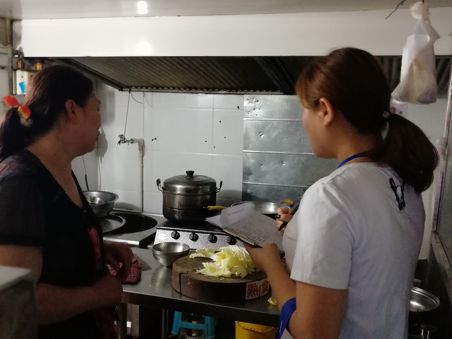 中原西路街道多措并舉整治餐飲油煙