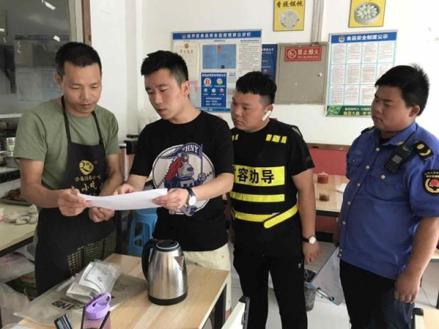 明湖辦事處中煙社區開展油煙凈化器排查整治行動